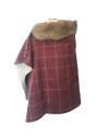 Cape Harriet – Tweed bordeaux carreaux verts & rouges | 100 % laine – col fourrure amovible