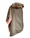 Cape Harriet – Tweed beige à trame rose & bleu | 100 % laine – col fourrure amovible – made in France