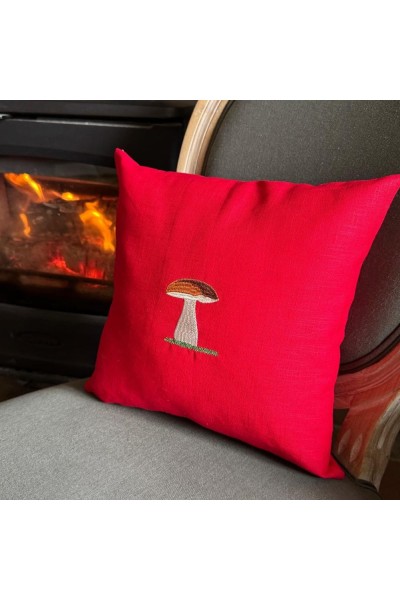 Coussin en lin rouge brodé cèpe – 35×35 cm