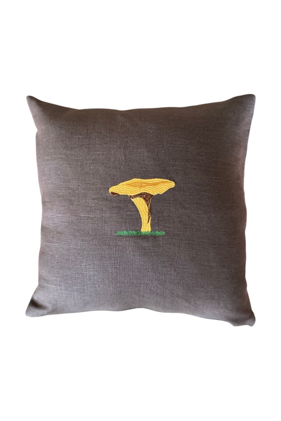 Coussin en lin marron brodé girolle – 35×35 cm