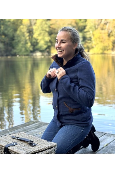 Veste polaire femme Claire – Bleu profond | Élégance rustique et chaleur naturelle
