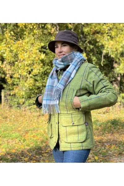 Écharpe à carreaux bleu et gris clair – 100 % laine d’agneau, fabrication anglaise