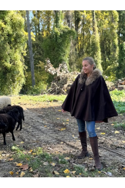 Cape Mahault – Tweed Marron Mocha | Élégance féminine après-chasse – Fabrication française