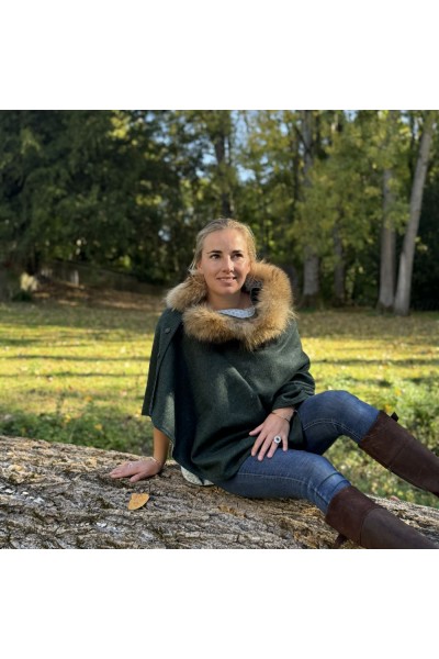 Cape Harriet – Tweed vert forêt | 100 % laine vierge – Col fourrure amovible – Fabrication française
